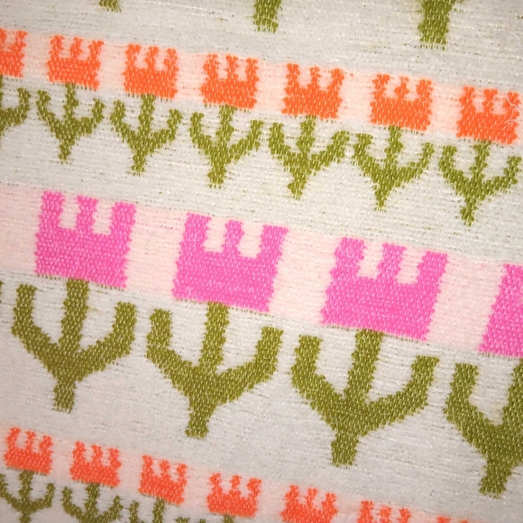 TULIP FIELD Throw Blanket by Urban Outfitters - Picture 8 of 9